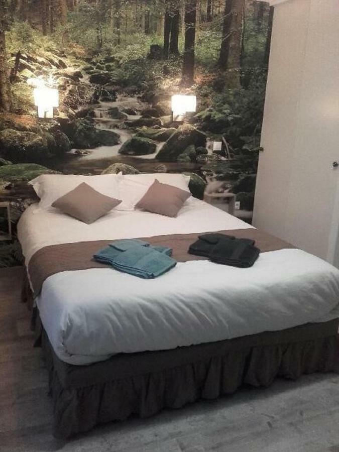 Aux Genets De Josephine Lägenhet Fournols Exteriör bild